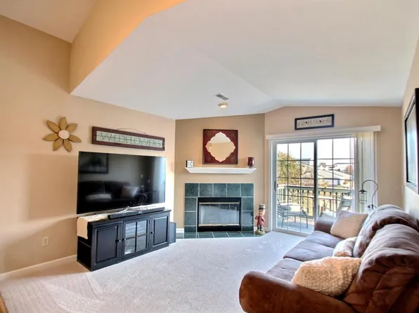 N17W26865 E Fieldhack Dr, Pewaukee, WI 53072