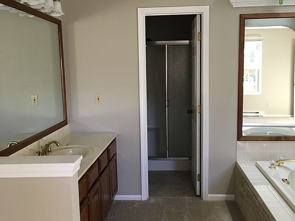 4th image of 308 Lisa Ann Dr