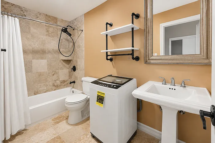 1 bed, 1.0 bath, $2,200 — Photo 3