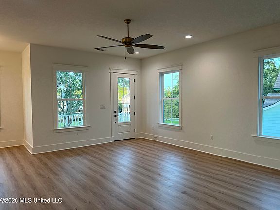 4th image of 114 Basswood Dr