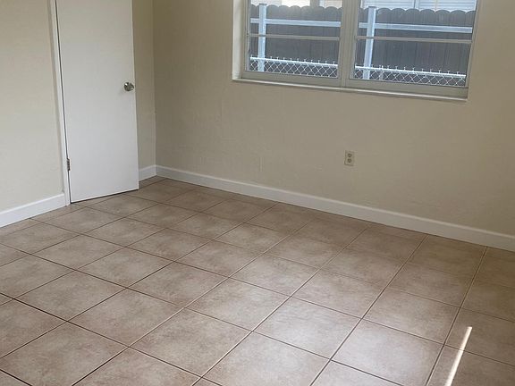 5th image of 860 NW 31st Ave
