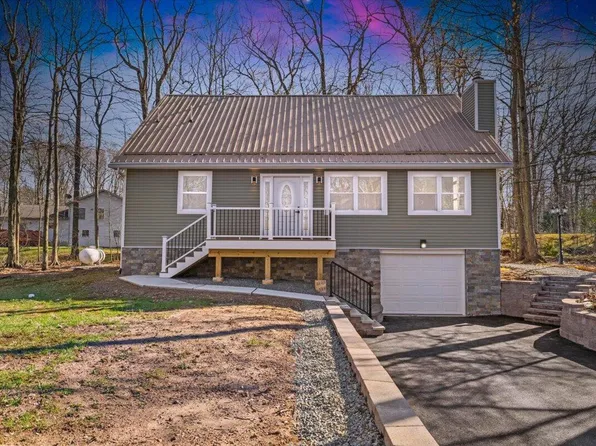 1134 Kensington Dr, Tobyhanna, PA 18466