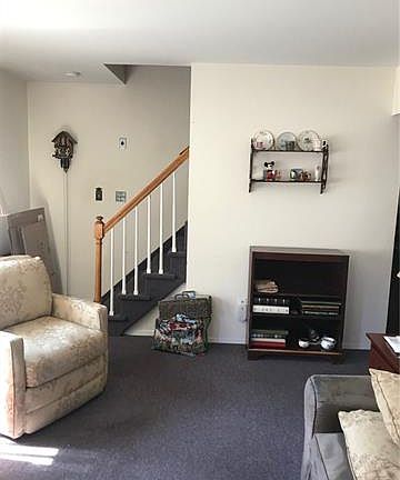 3rd image of 17 Parkway Dr