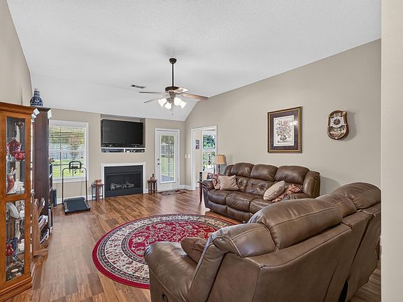 5th image of 114 Lavendar Ln