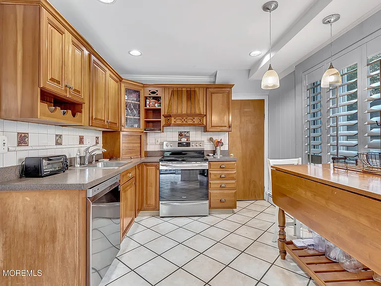 370 E Main St — Photo 14