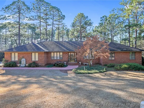 521 Walking Ln, Fayetteville, NC 28311