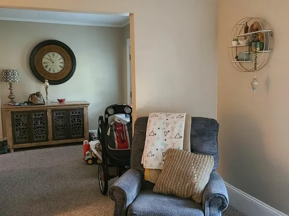 22 Marcelle St #1L, Chicopee, MA 01020
