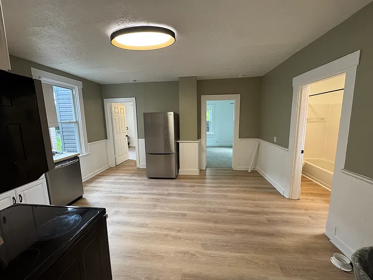 129 Wilson St — Photo 3