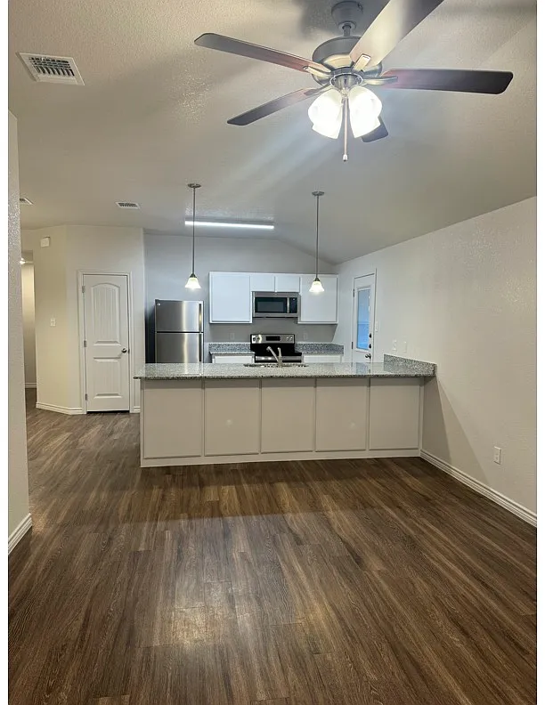 Building Photo - 122 Dolphin Dr #B