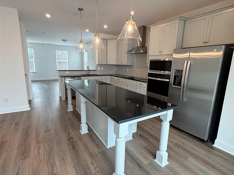 15351 Ballancroft Pkwy — Photo 6