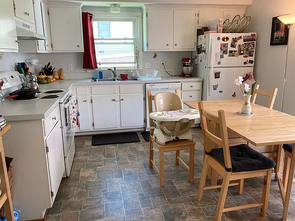 Large eat-in kitchen