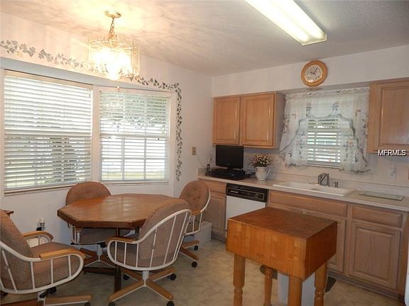 4th image of 1530 Oak Glen Ct