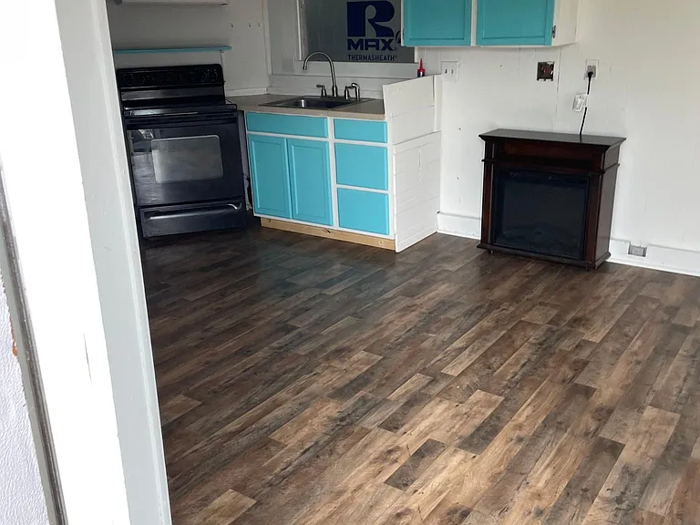 3302 Lake Dr — Photo 3