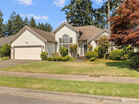 3rd image of 9218 Vancouver Drive NE