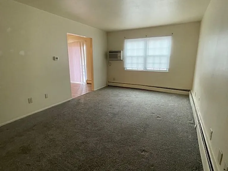 300 Sheridan Park — Photo 76