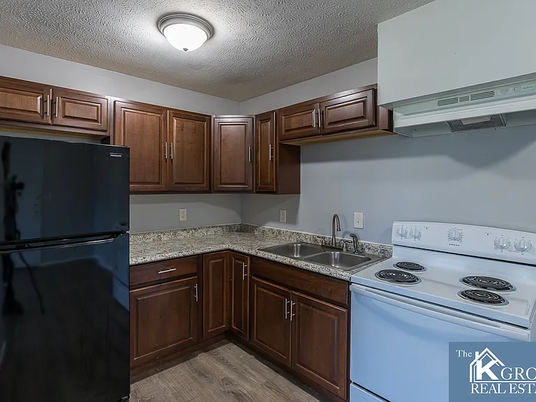608 N Woodland Dr #9 — Photo 1