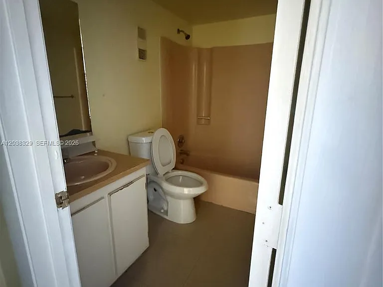 8740 N Sherman Cir #402 — Photo 3