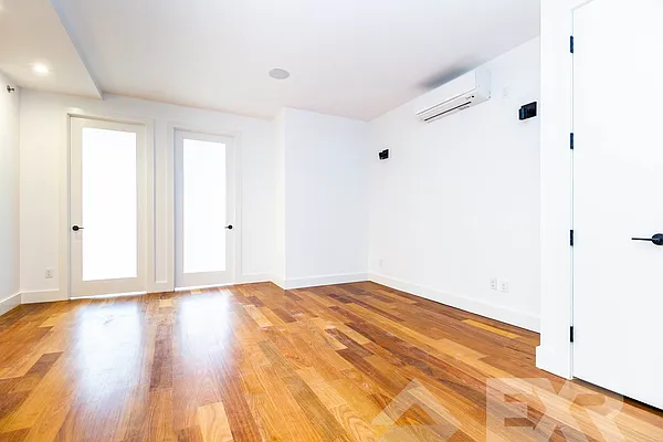 Rented by EXR | media 5