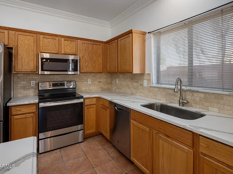 17862 W Caribbean Ln — Photo 10