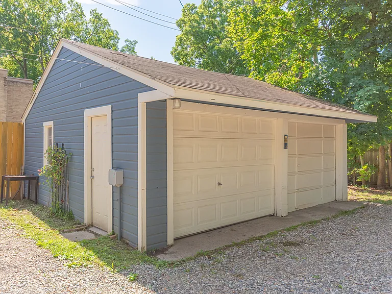 1123 W Huron St — Photo 55
