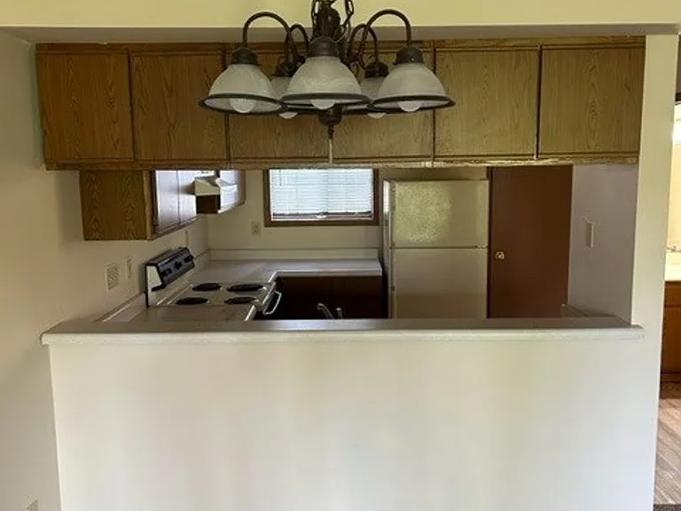 Lake Court Apartments — Photo 5