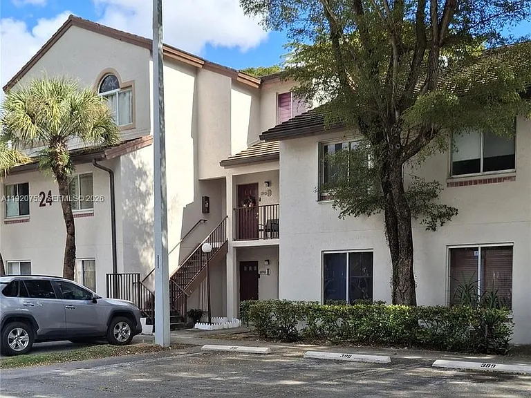 13915 SW 91st Ter #13915 — Photo 2