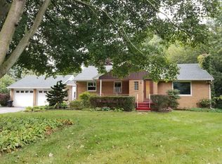 207 Bon Air Rd, Lansing, MI 48917