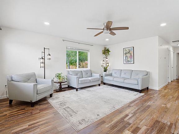 3rd image of 520 Rosa St