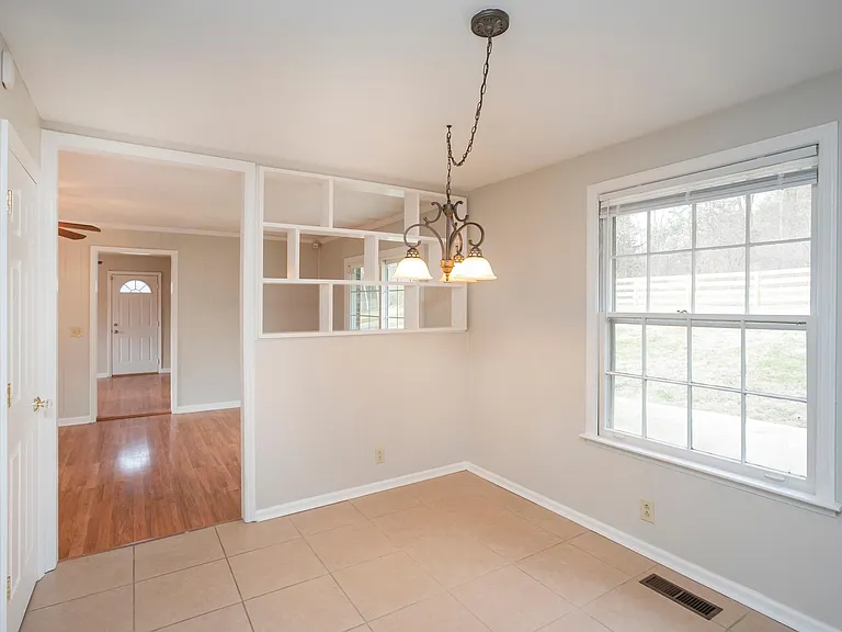 610 Ashley Ct — Photo 45