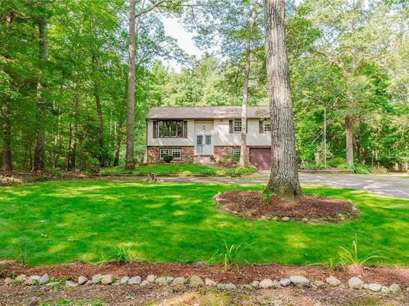 221 Provident Pl, Coventry, RI 02816