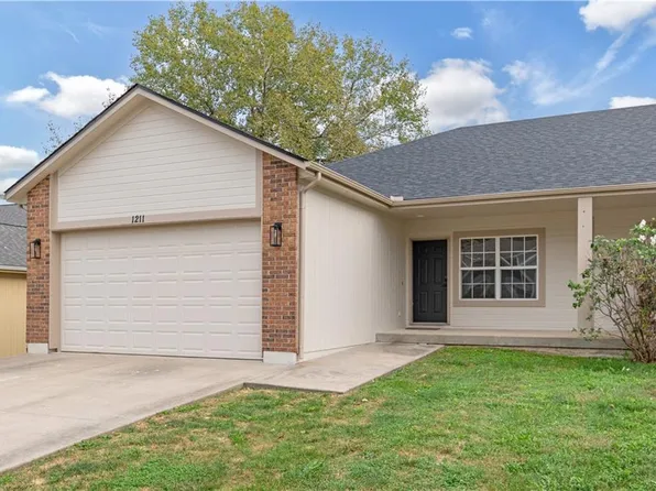 1211 NW Scenic Dr, Grain Valley, MO 64029