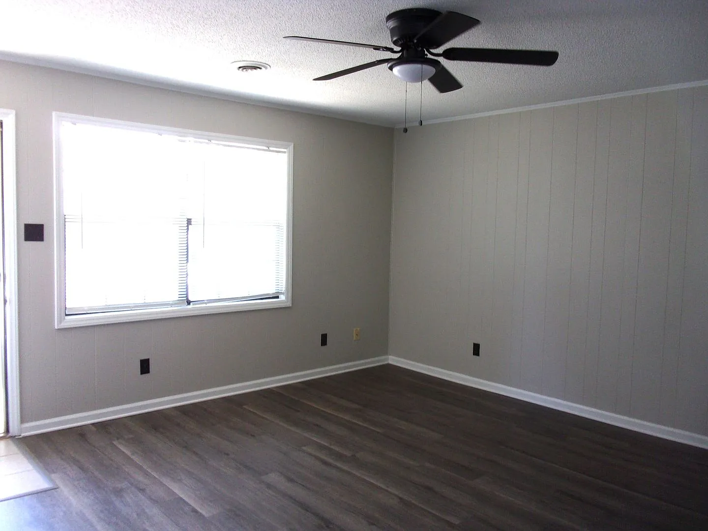 2 Bedroom 1 Bath Ground Floor Apartment — Photo 4