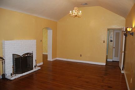 3rd image of 1198 N Huntington Blvd
