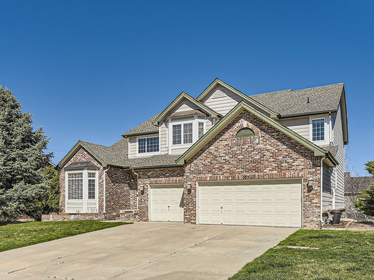 6 bed, 5.5 bath, 6000 sqft, $5,900 — Photo 2