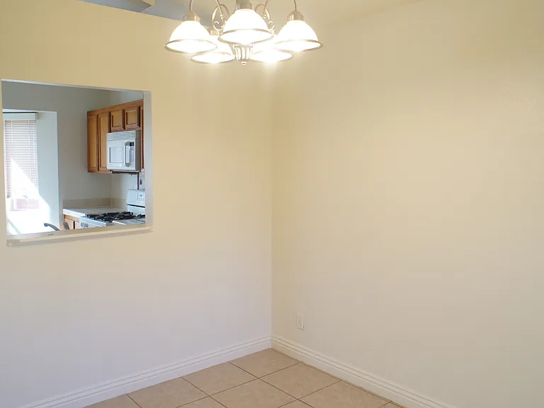 2705 Cheshire Ct — Photo 3
