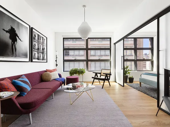 547 W 47th St Room 322, New York, NY 10036