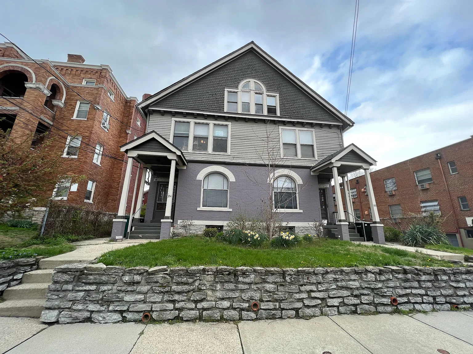4 bed, 1.5 bath, $2,600 — Photo 1