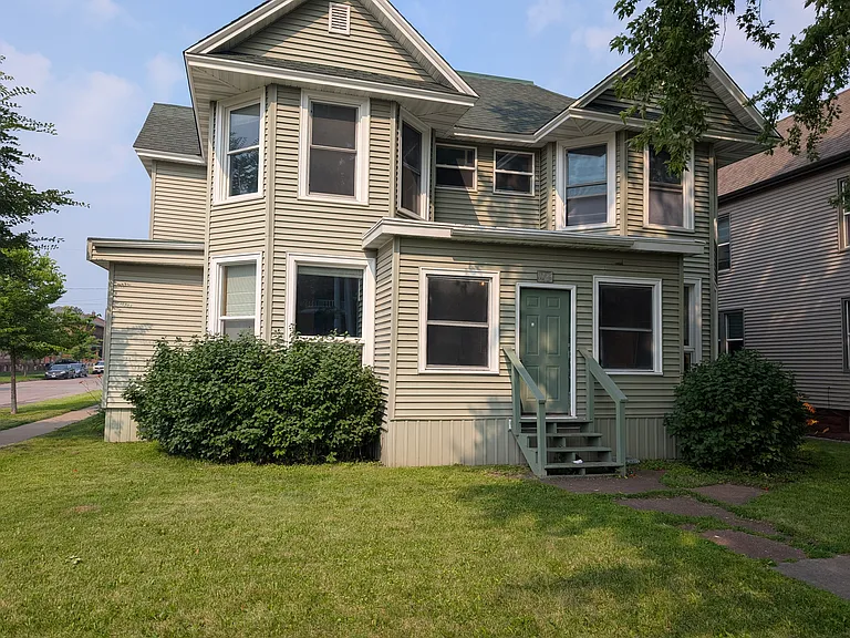1727 Hughitt Ave — Photo 1