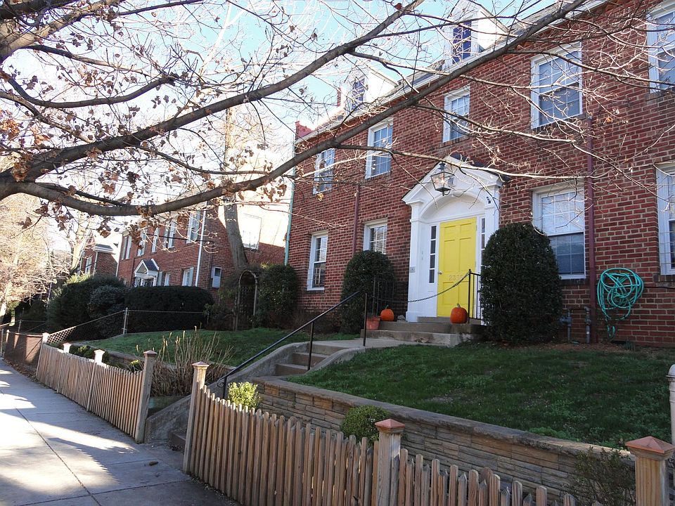 Exterior Front approach