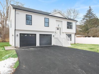 61 Church St, Bradford, RI, 02808