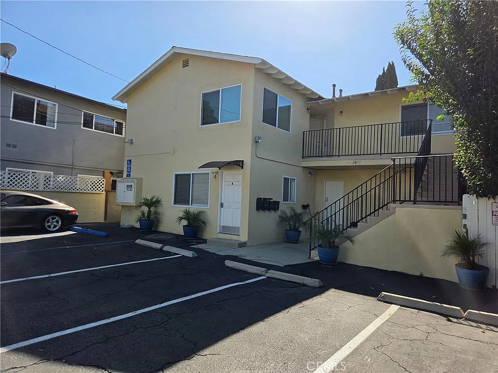 Building Photo - 24425 Hawthorne Blvd #C