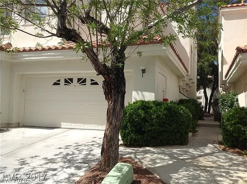 2 bed, 2.0 bath, 1275 sqft, $1,900 — Photo 3