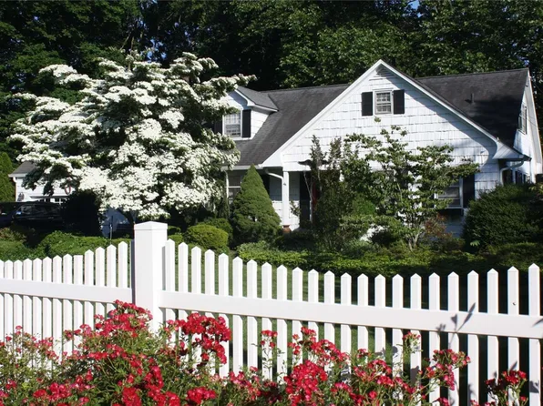 2643 Sound Avenue, Baiting Hollow, NY 11933