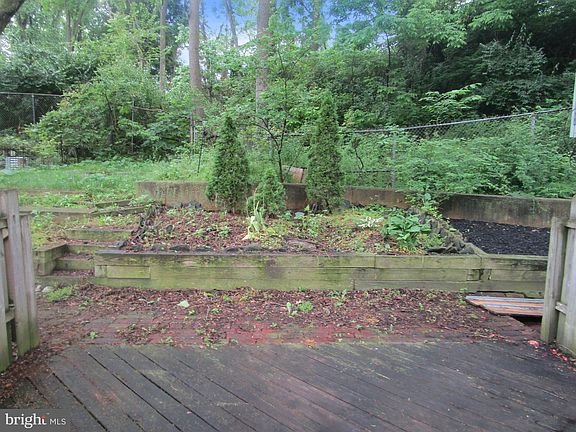 5th image of 928 Lovering Ave