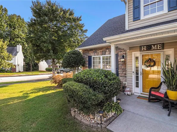 323 Breeze Mdw, Fairburn, GA 30213