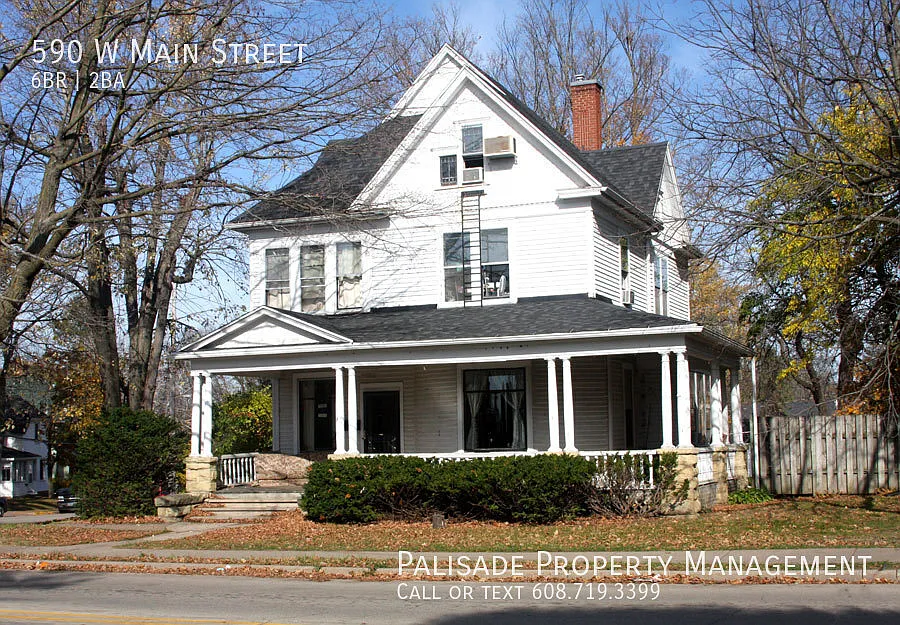 590 W Main St