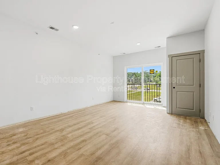 Riverbend Flats Apartments — Photo 21
