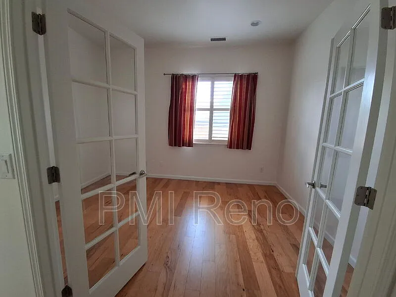 4 bed, 3.0 bath, 2922 sqft, $3,318 — Photo 2