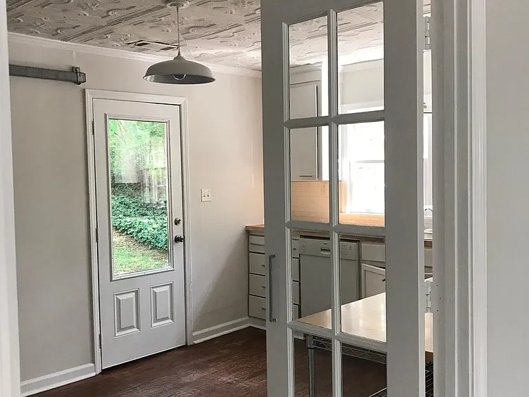 165 Sylvia Cir — Photo 3