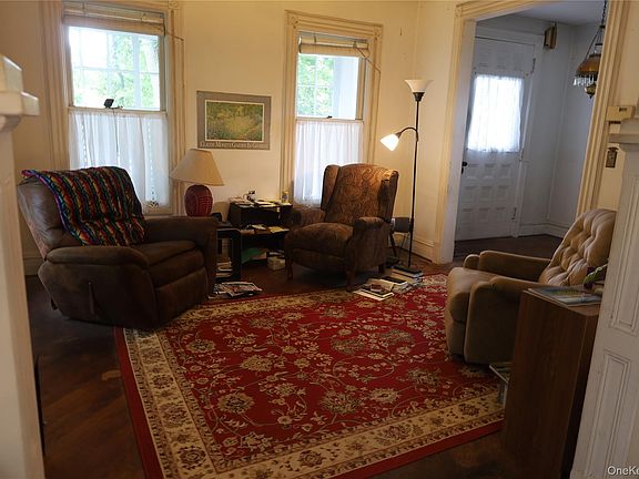 3rd image of 32 Ferris Place